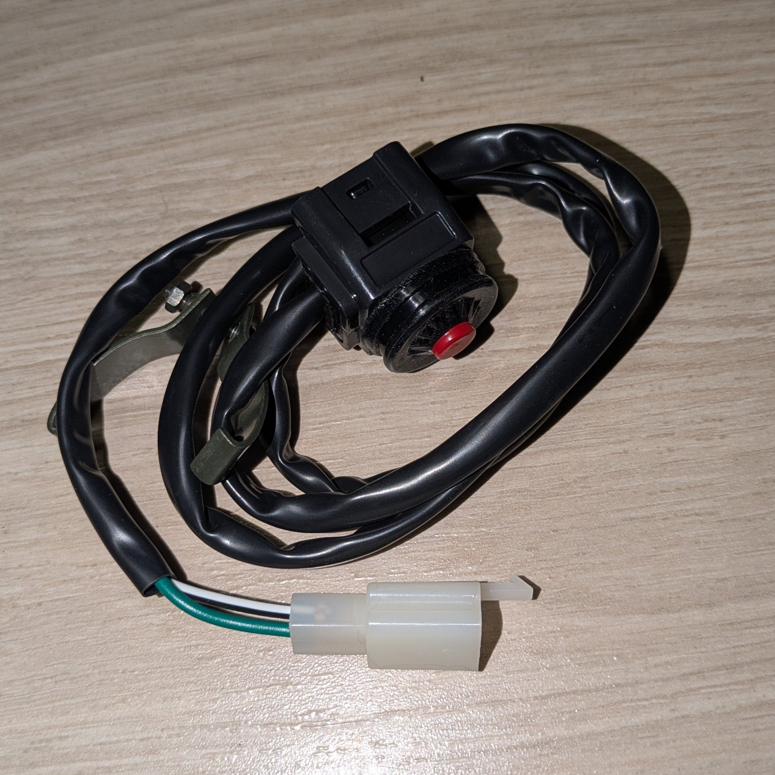 Sammutusnappi ohjaustankoon