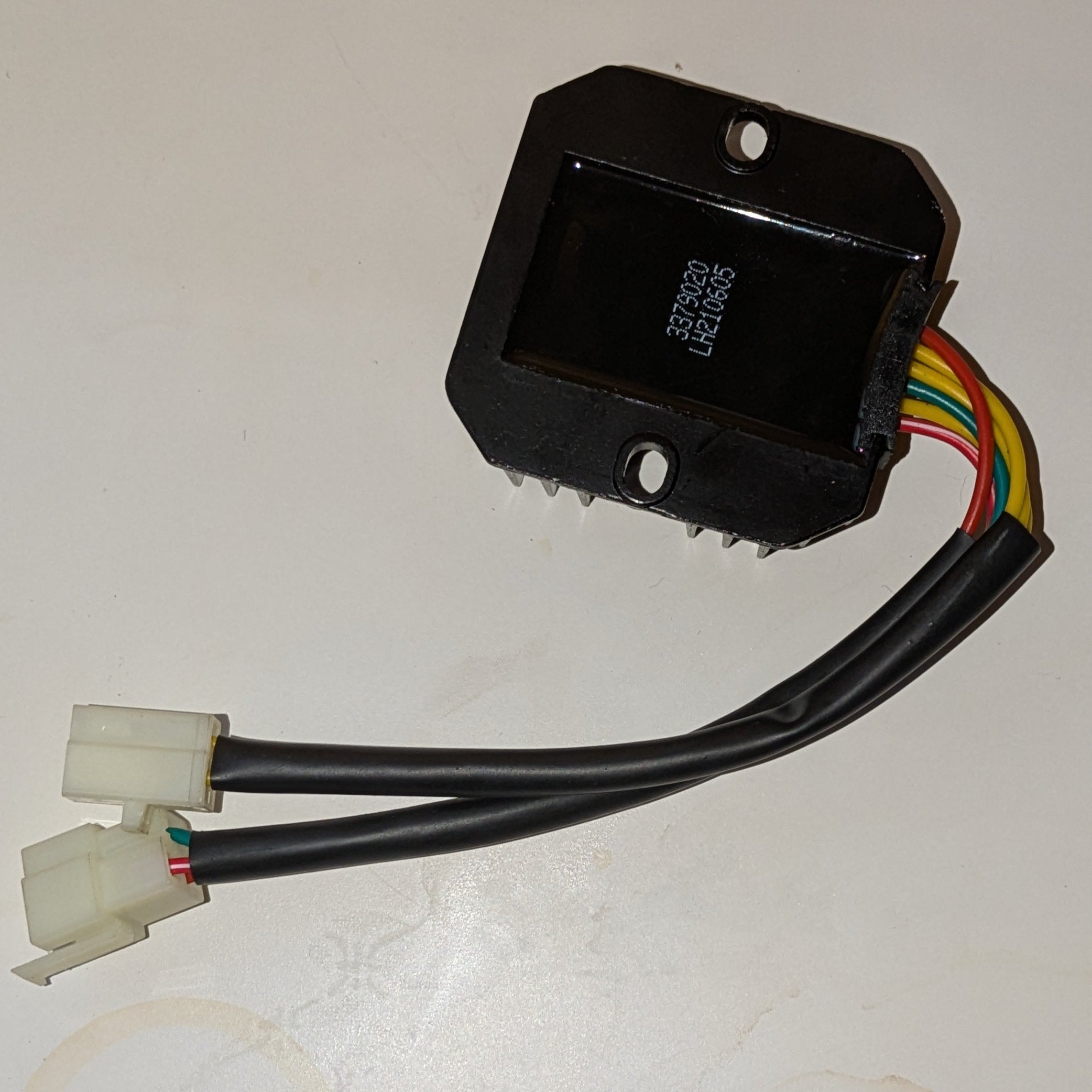 Jännitteensäädin - Keeway Hurricane 50 E5