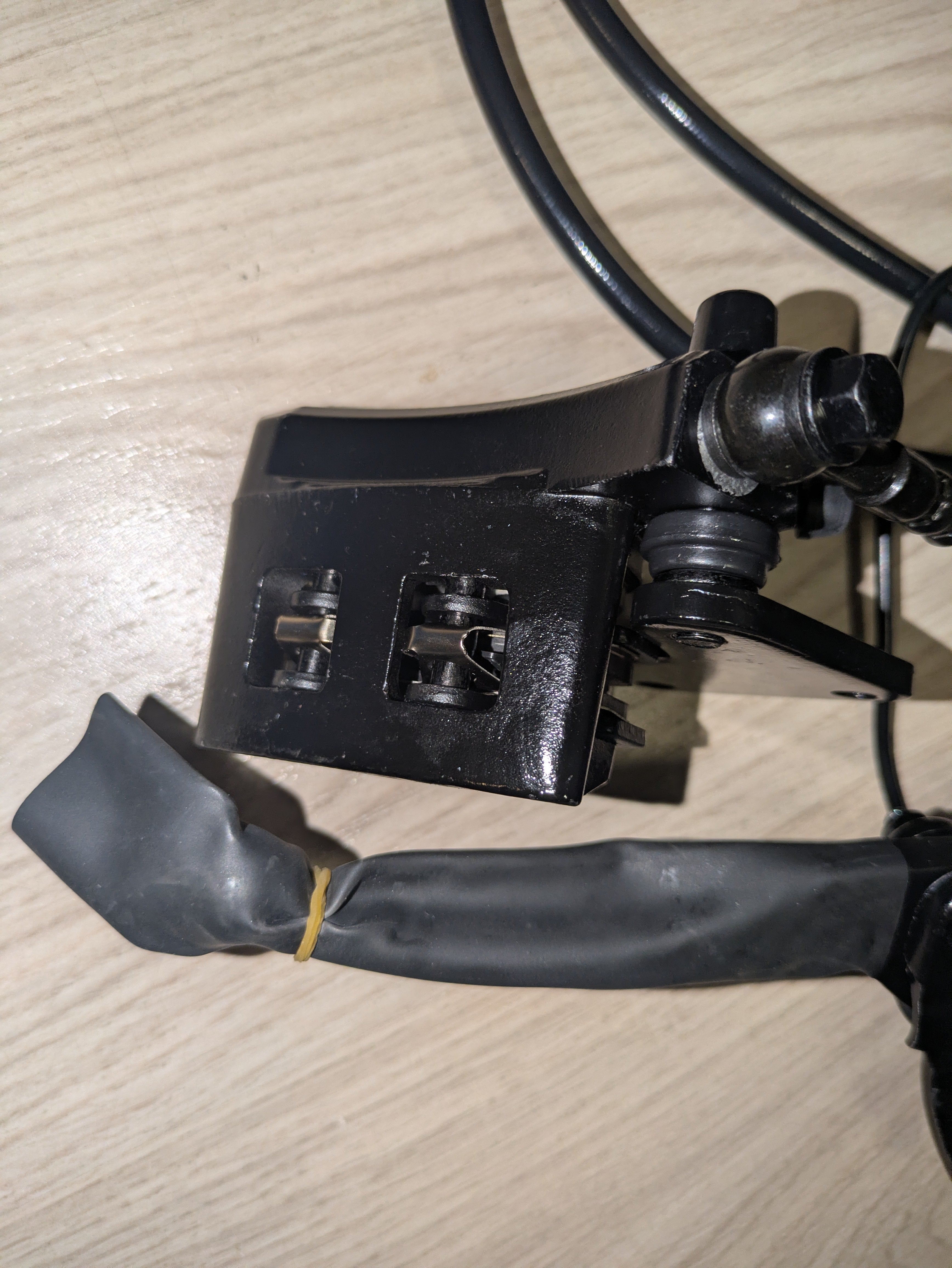 Jarrujärjestelmä taakse - E-Mini