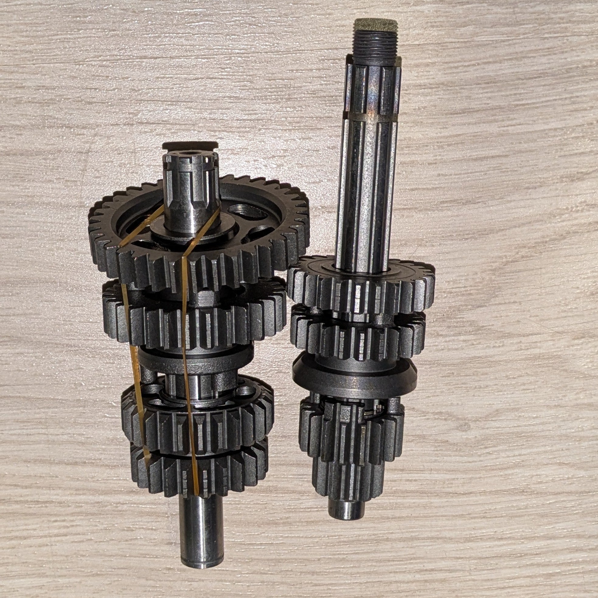 Lifan 140 pääakseli ja väliakseli